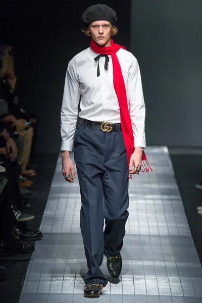 Look 10
